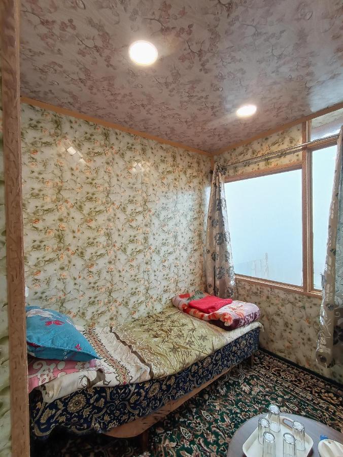 Hotel Hb Nancy Group Of Houseboats Srīnagar Exterior foto
