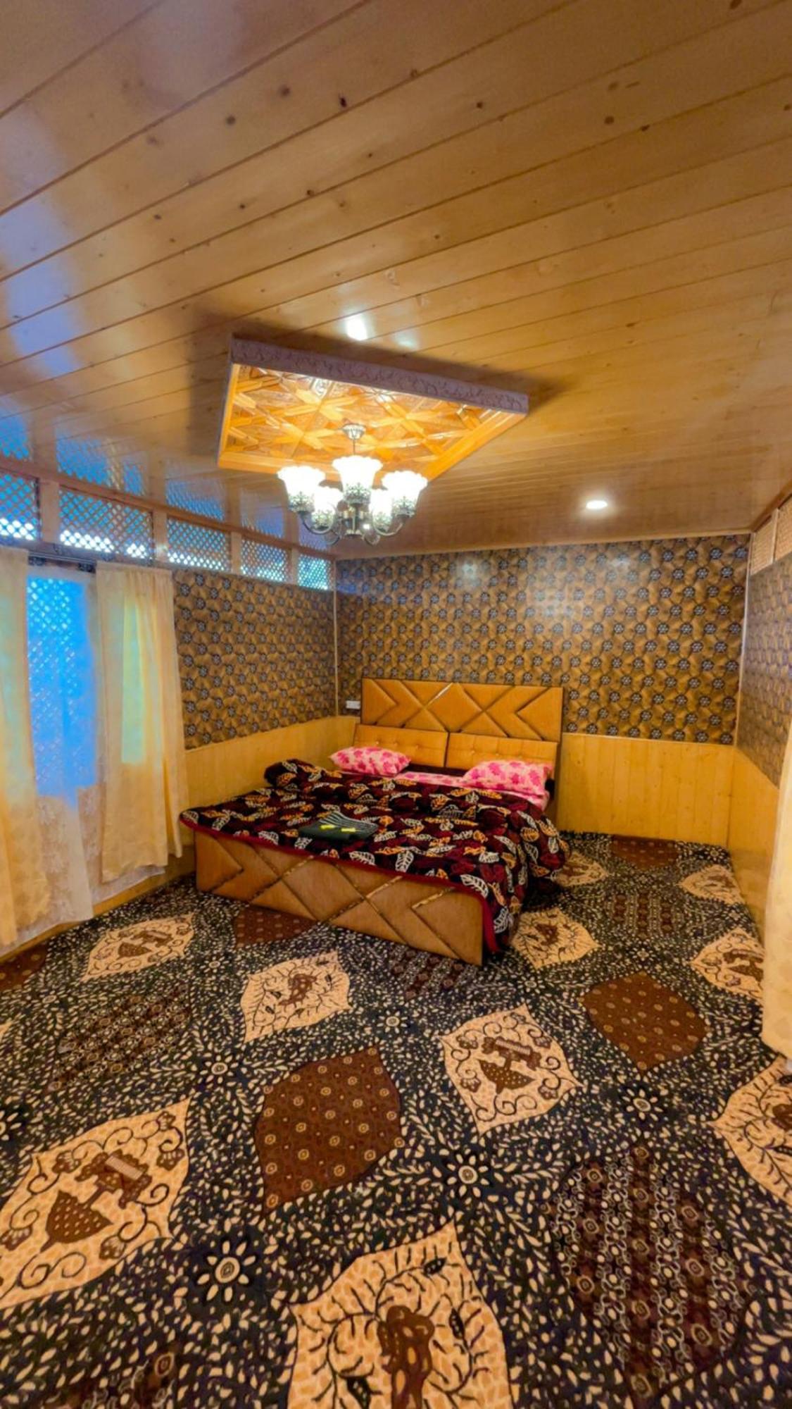 Hotel Hb Nancy Group Of Houseboats Srīnagar Exterior foto